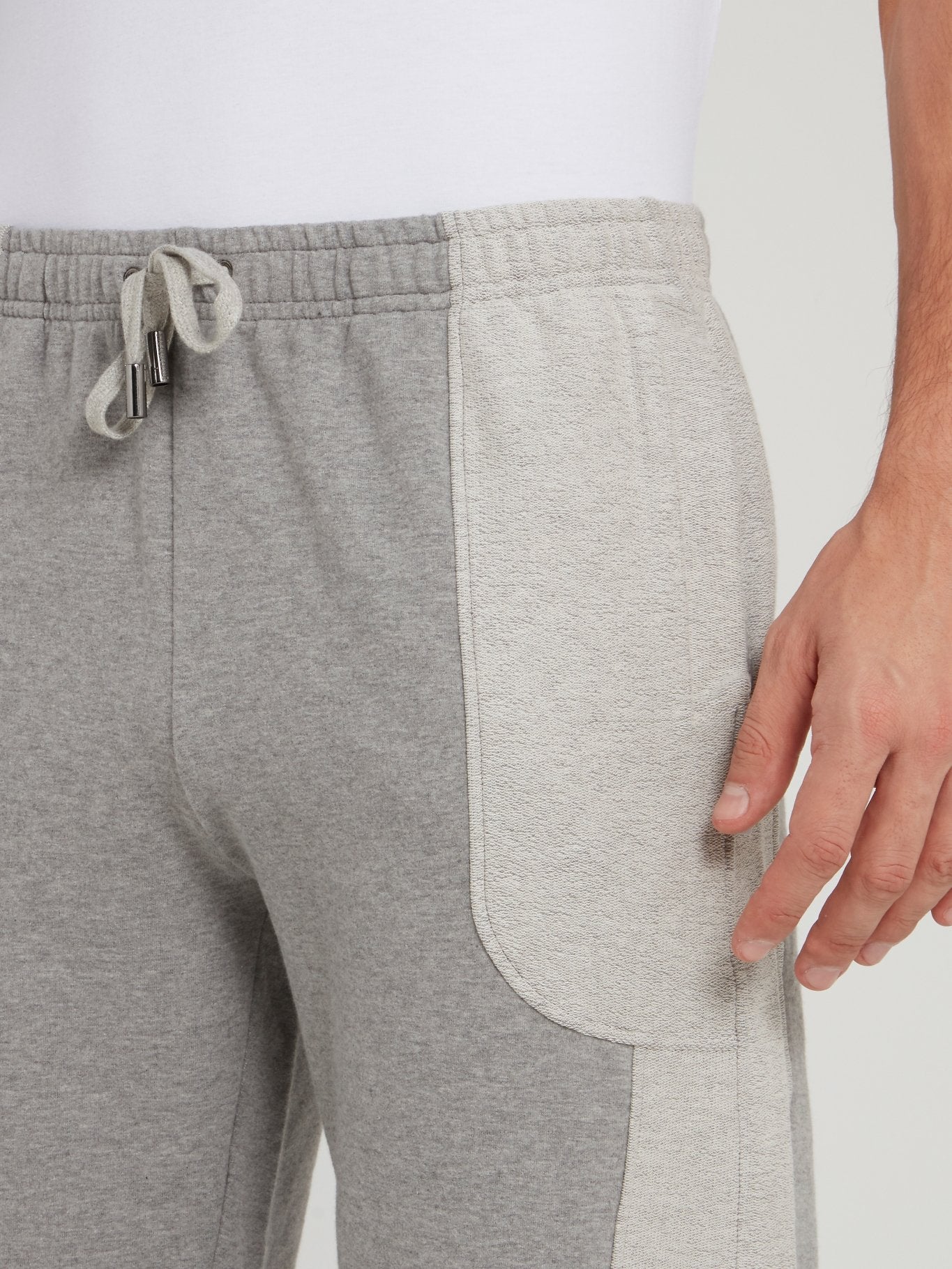 Серые хлопковые брюки в стиле милитари