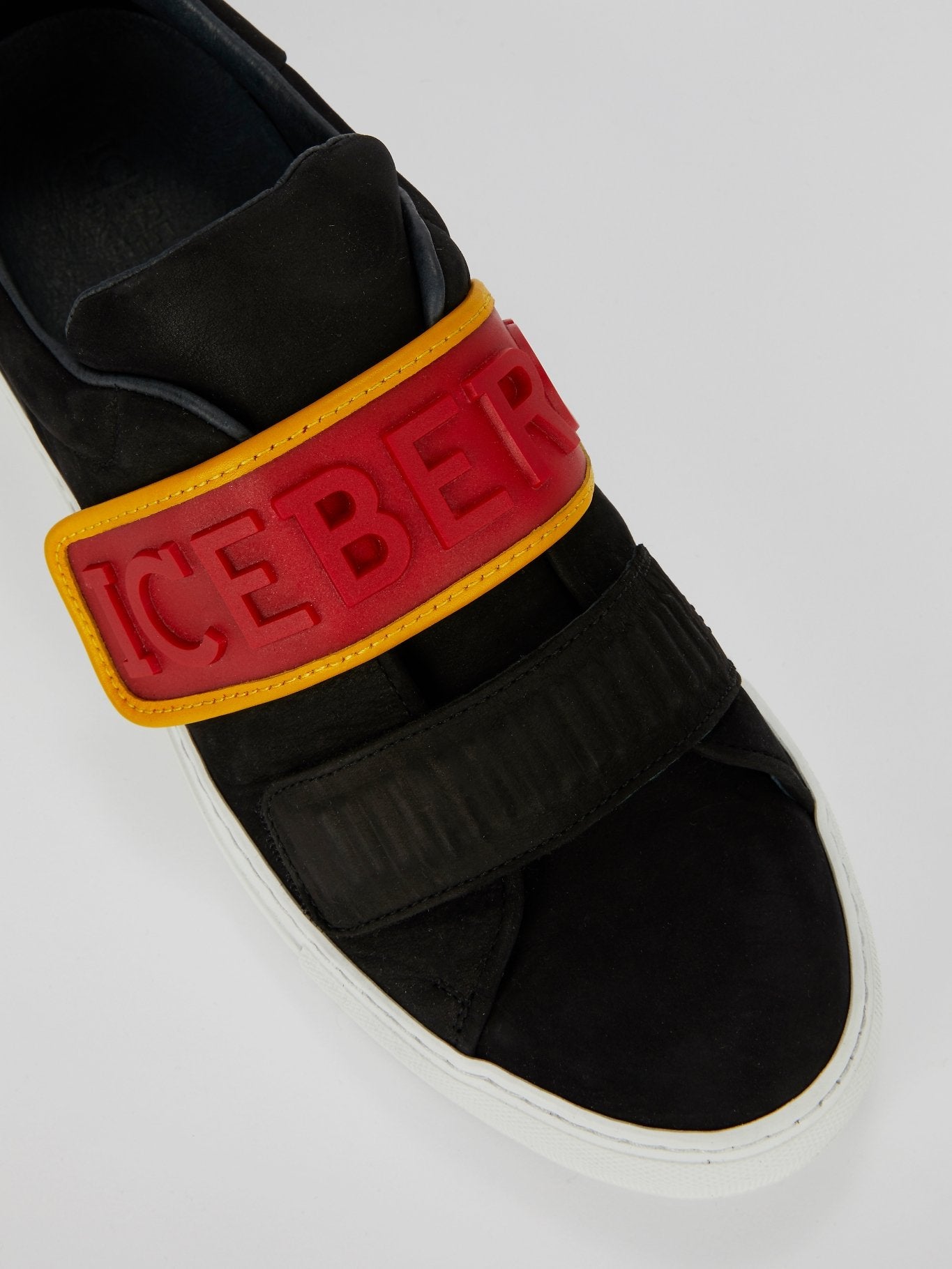 Черные замшевые кроссовки с логотипом