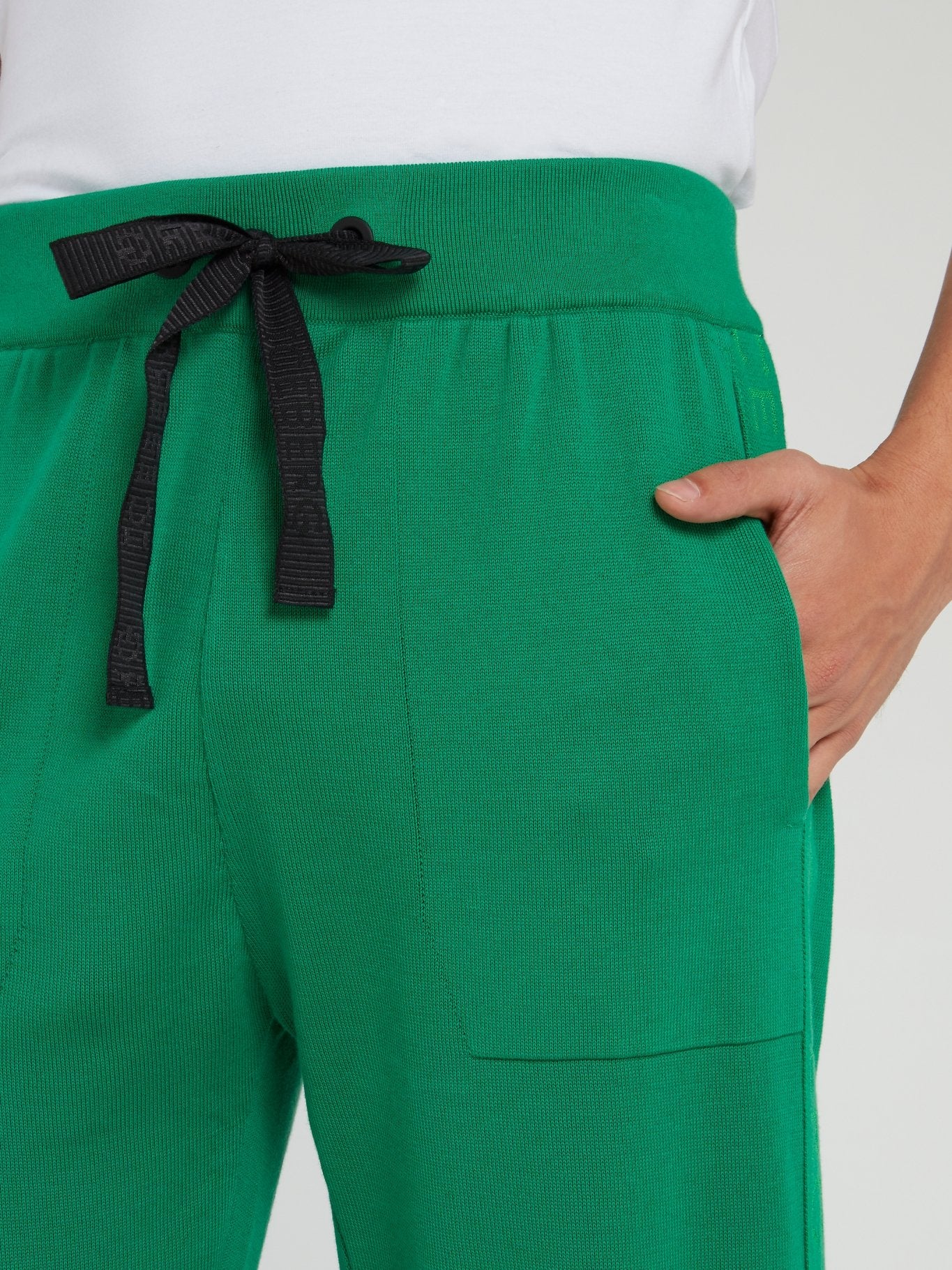Зеленые трикотажные спортивные брюки