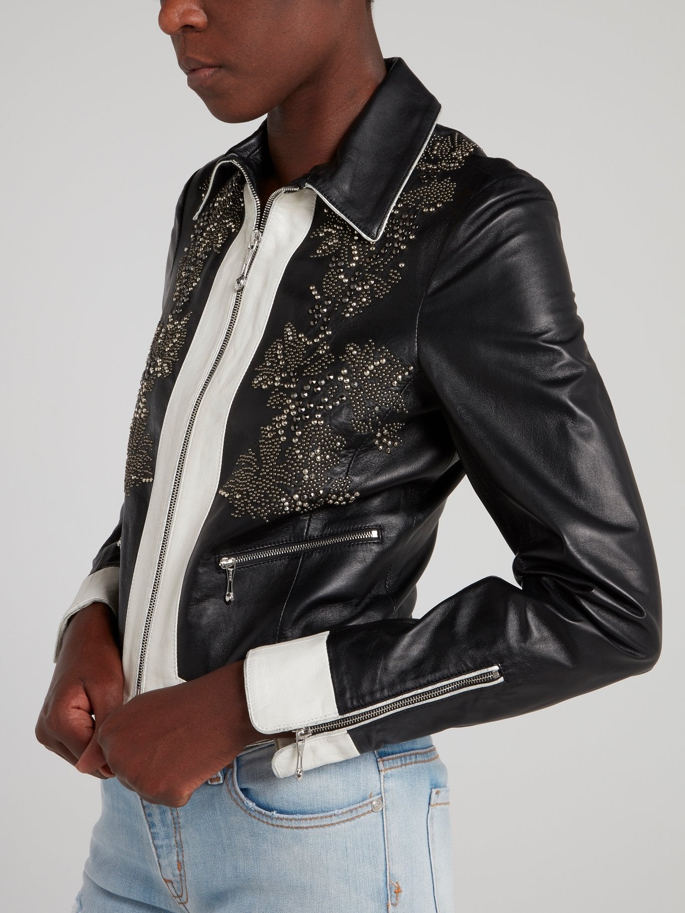 Черная спортивная куртка с воротником