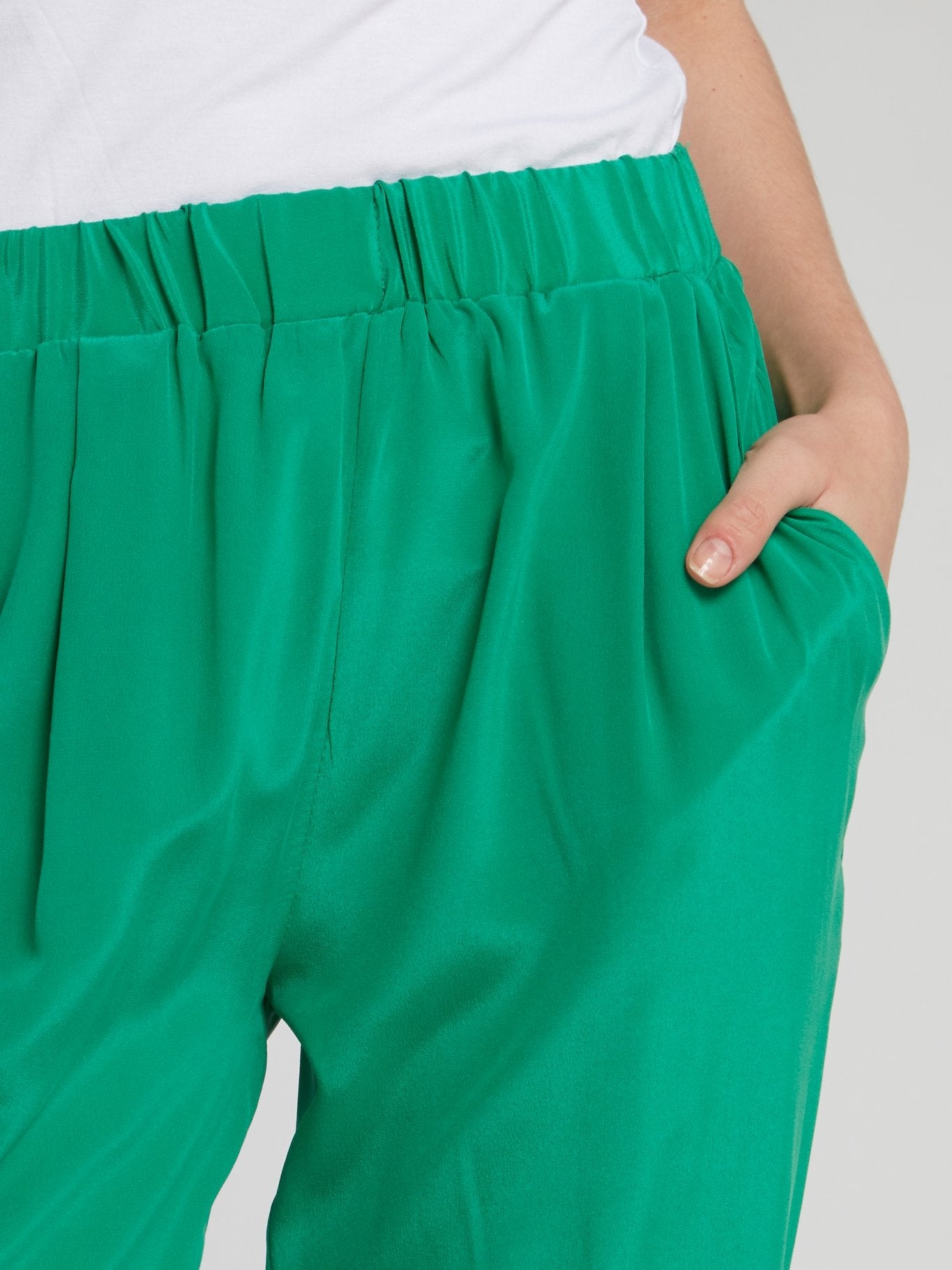 Мятные укороченные зауженные брюки