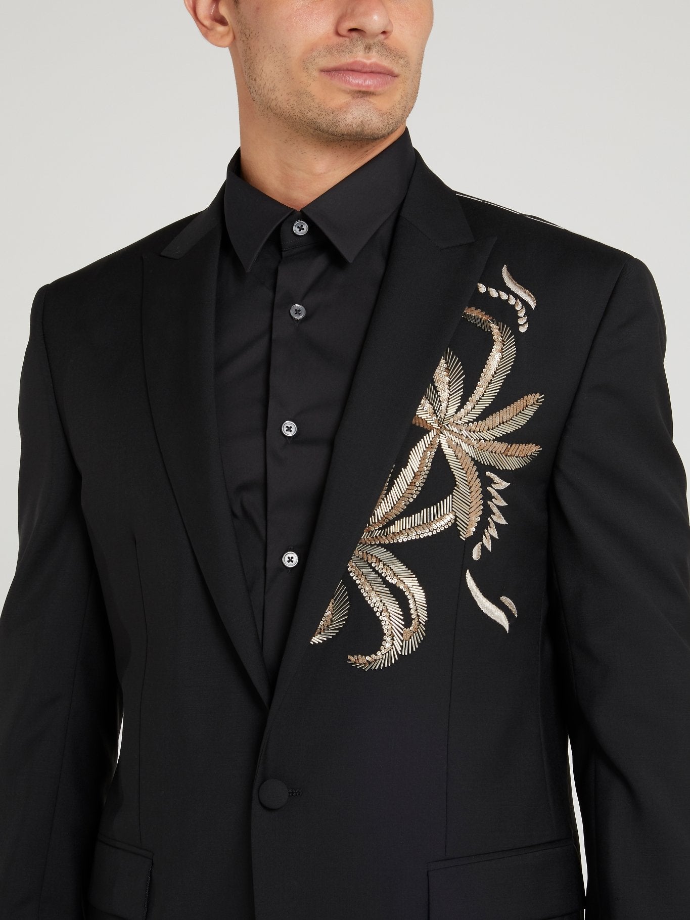 Черный строгий пиджак с отделкой