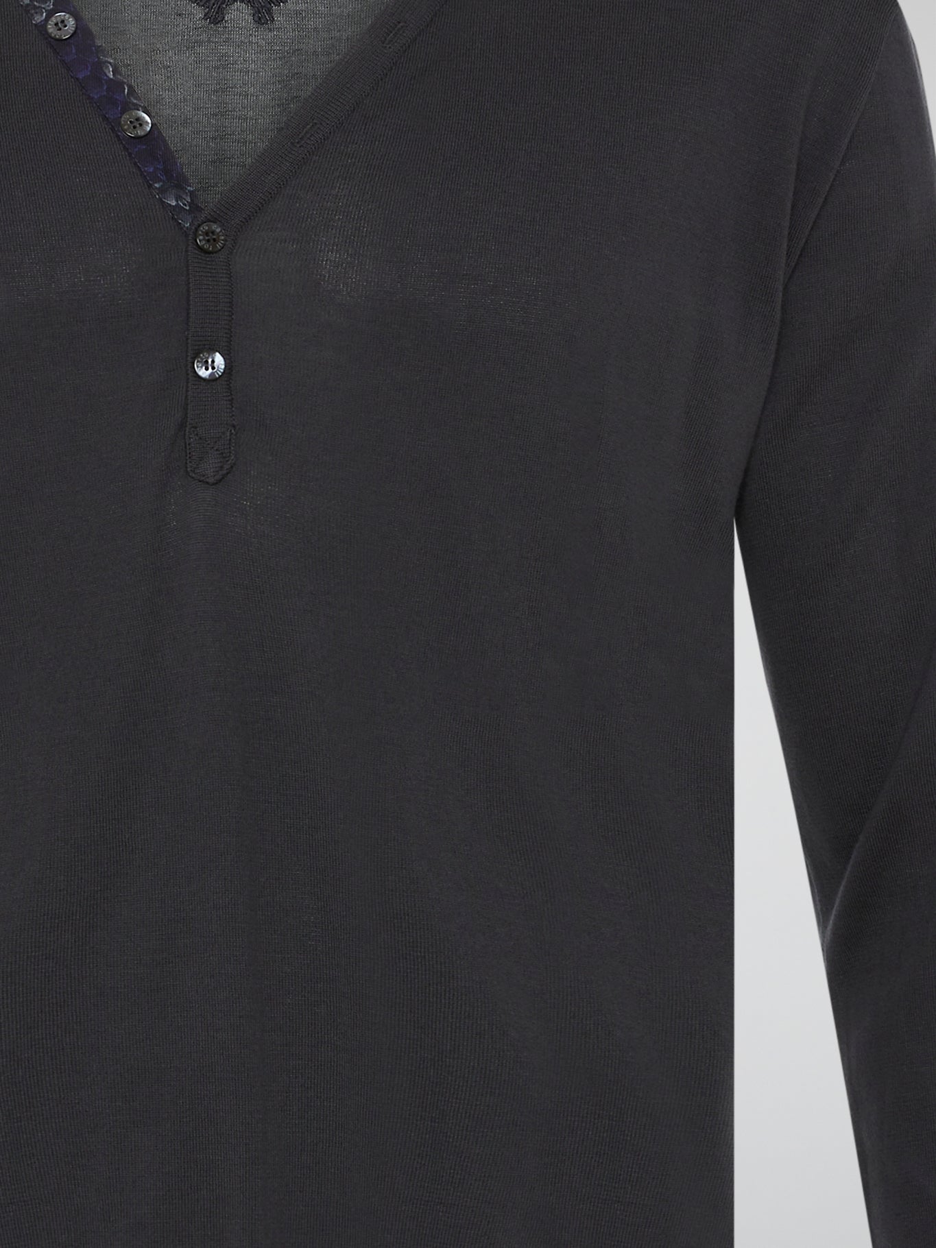 Elevate your style with the timeless elegance of our Black Long Sleeve Polo Shirt by Roberto Cavalli. Crafted with meticulous attention to detail, this wardrobe staple features a luxurious blend of comfort and sophistication. Whether you're headed to a casual brunch or a formal event, this Polo Shirt will effortlessly take you from day to night with its sleek design and iconic Cavalli logo.