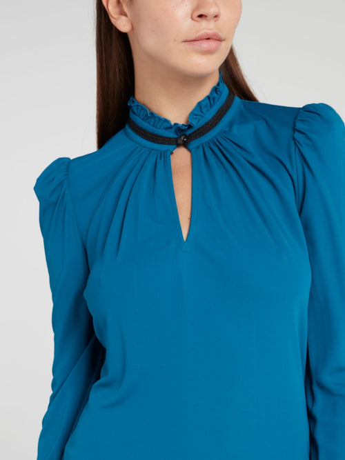 Синяя блузка с вырезом 