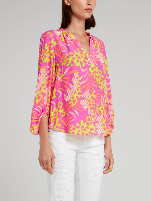Розовая блузка с тропическим принтом