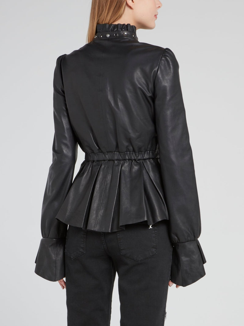 Черная кожаная куртка с оборками и поясом