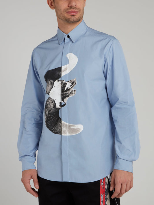 Голубая рубашка с длинными рукавами и рисунком