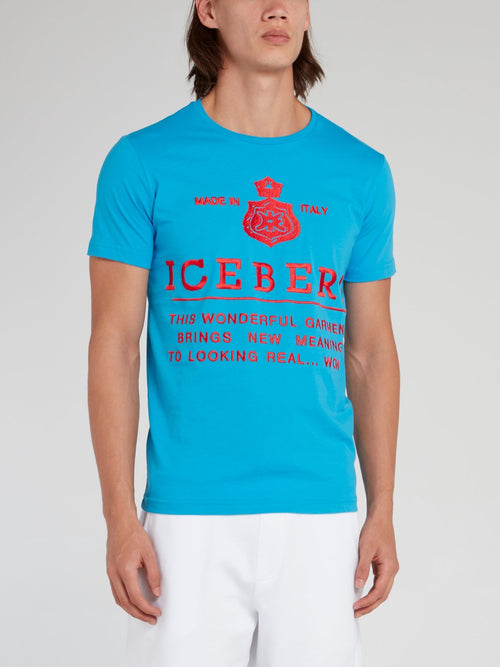 Голубая хлопковая футболка с красным вышитым логотипом